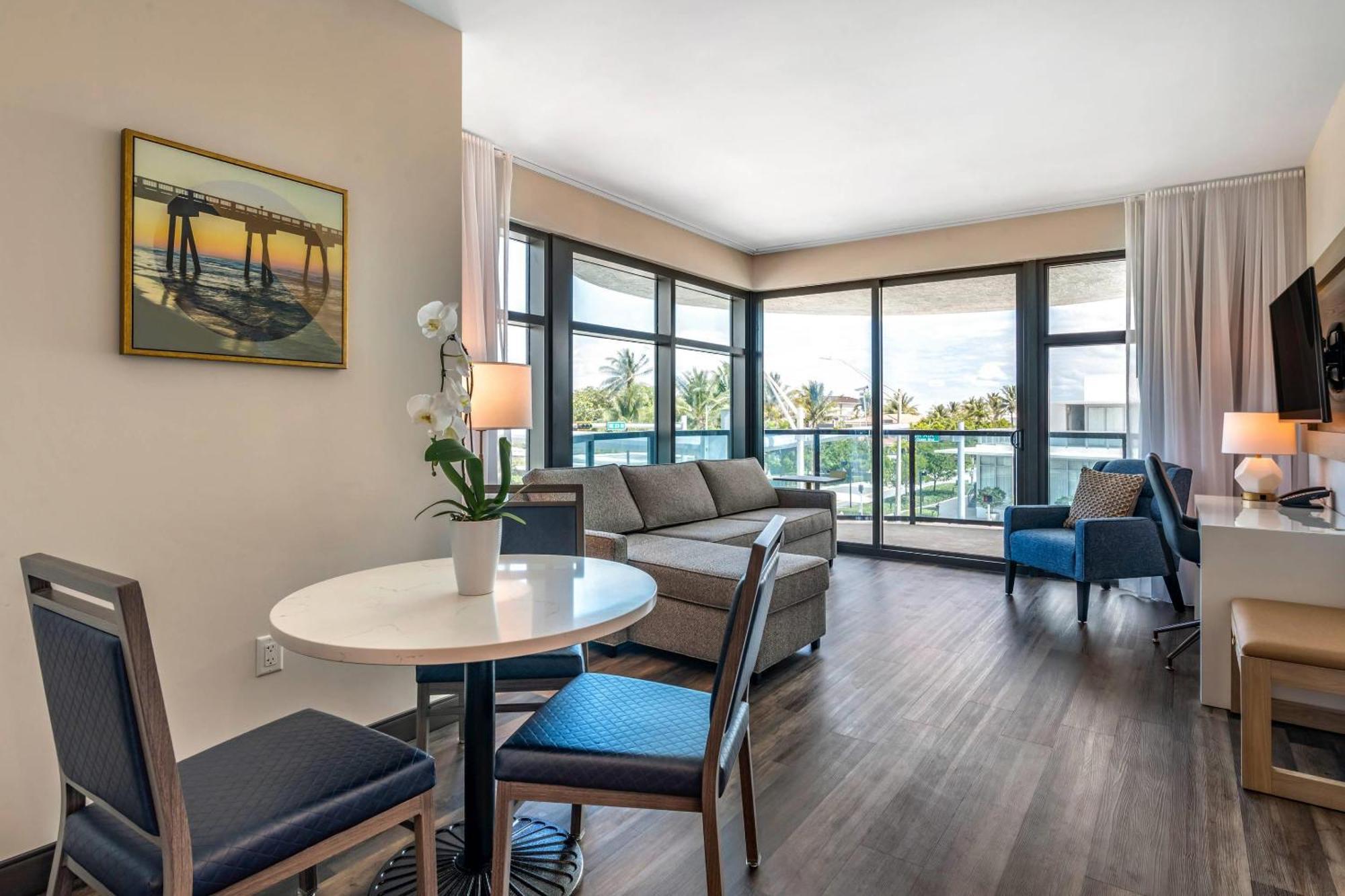 Cambria Lauderdale Hotel