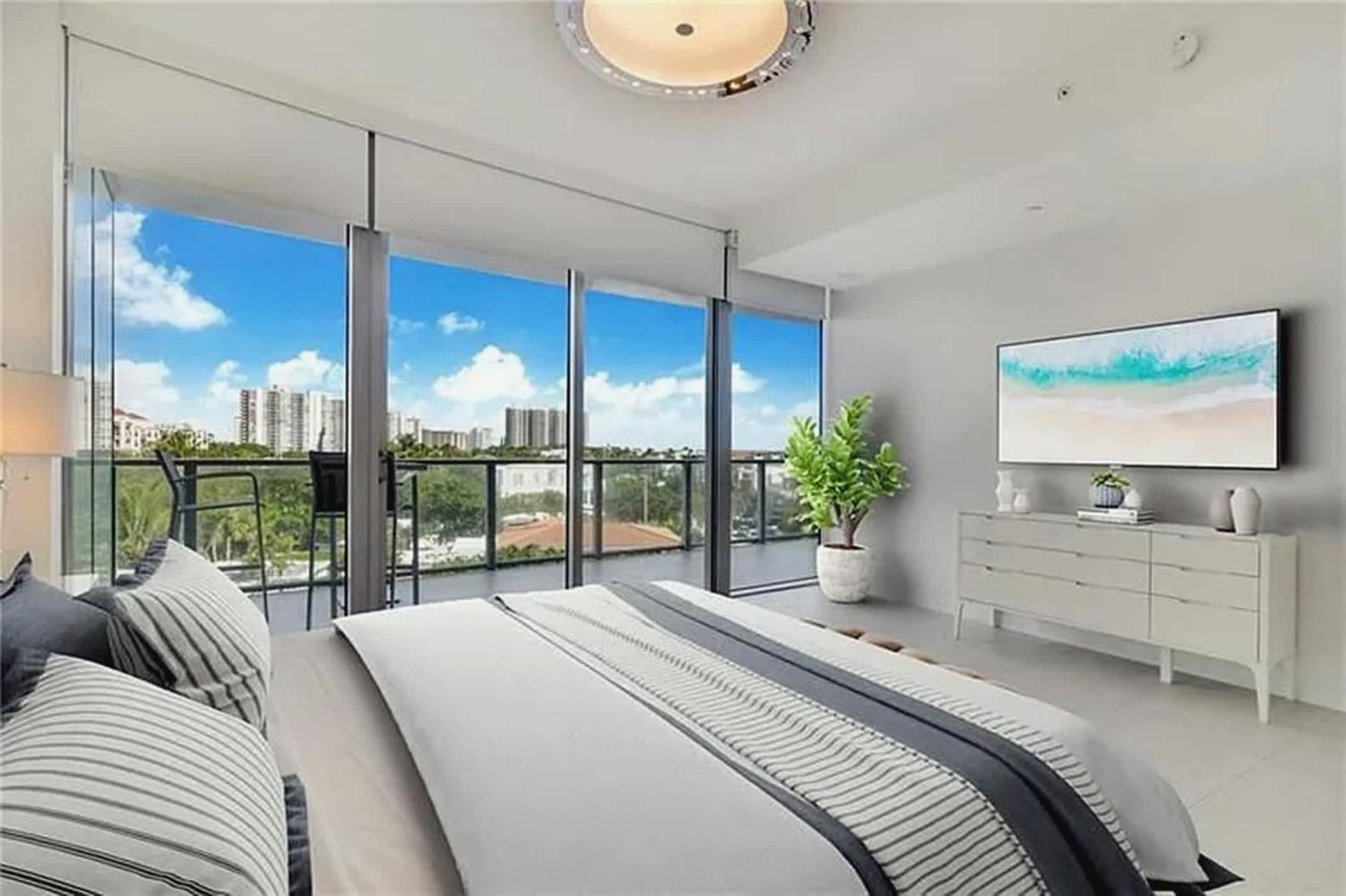 Two-bedroom With Oceanfront Balcony Apartment *