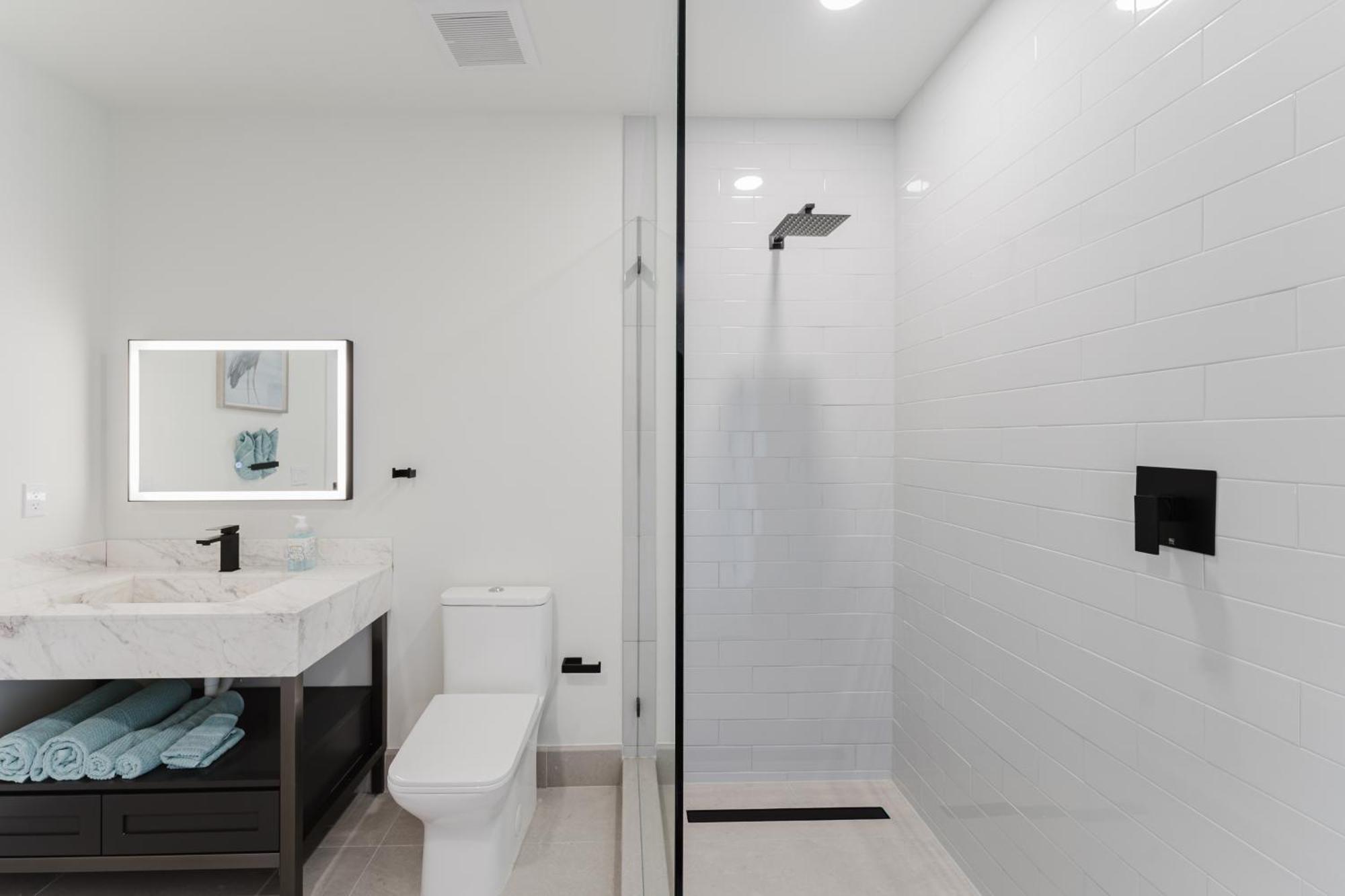 Modern 2br Near Hard Rock With Parking & Gym Apartment *