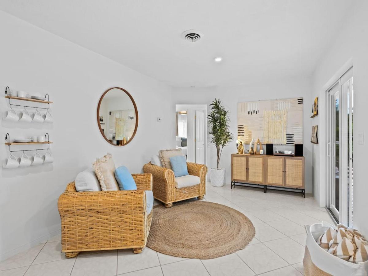 Sunshine Retreat I Waterfront I Pool I Paddle Boards I Bikes *