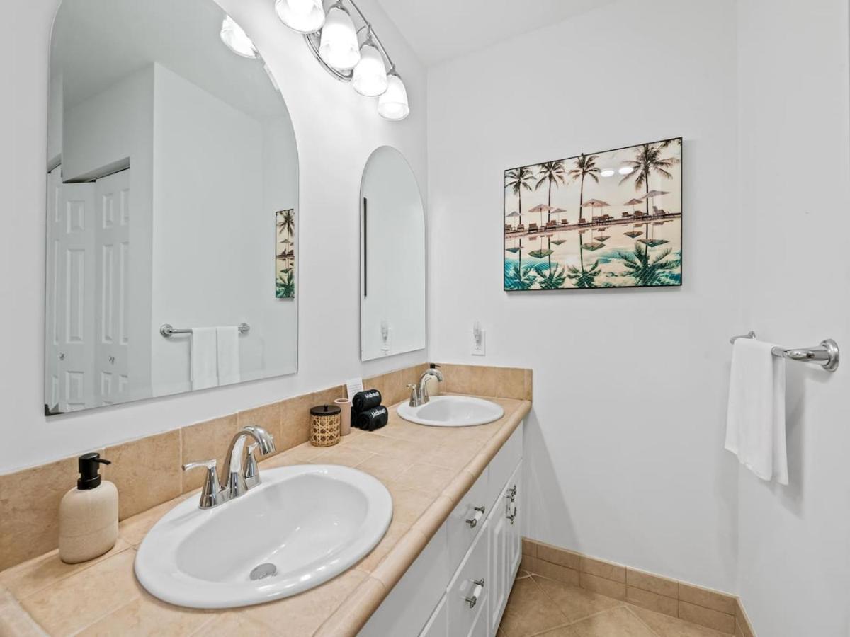 Sunshine Retreat I Waterfront I Pool I Paddle Boards I Bikes Holiday home *
