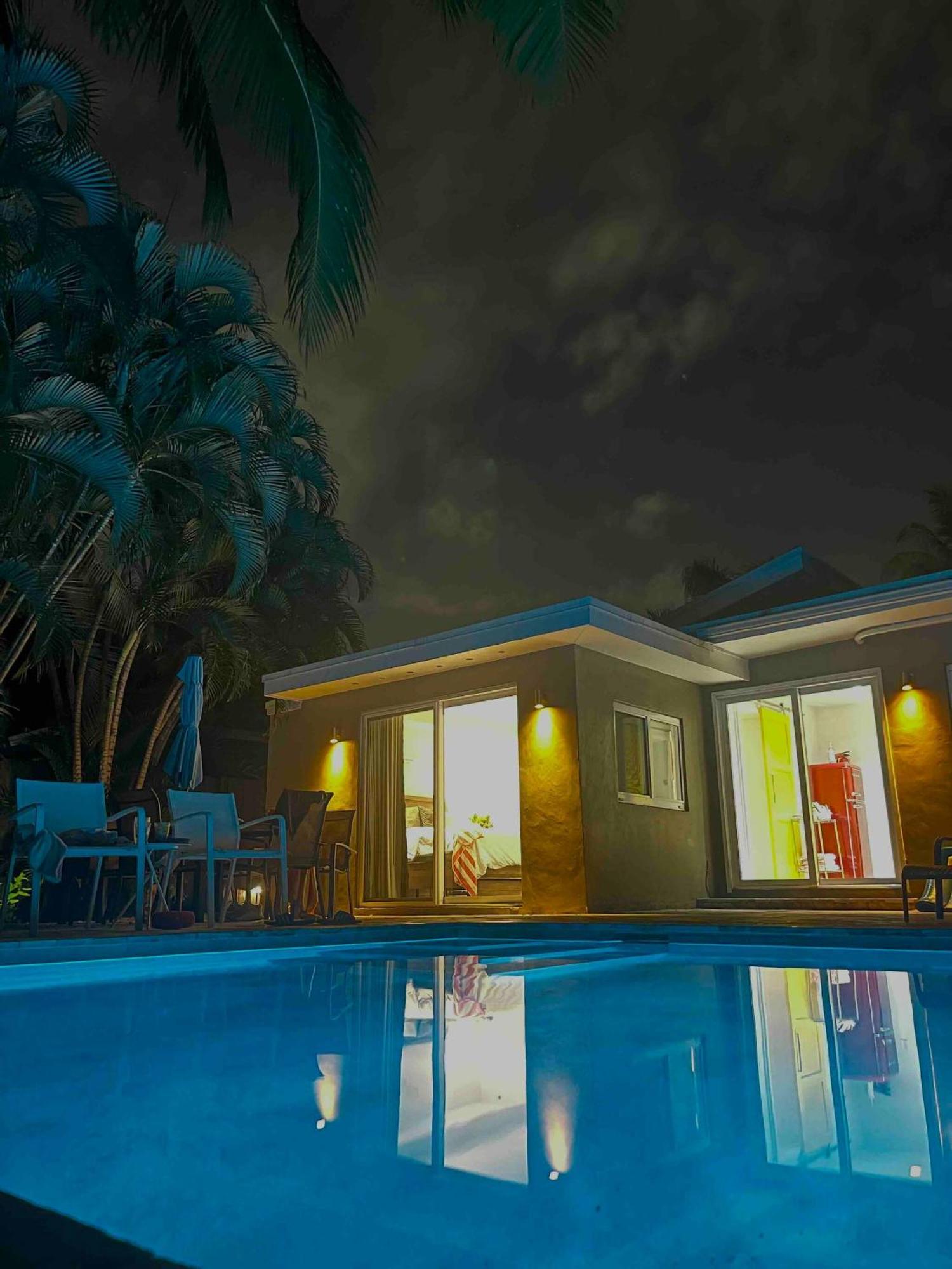 Chic Lauderdale Getaway W/private Heated Pool Holiday home