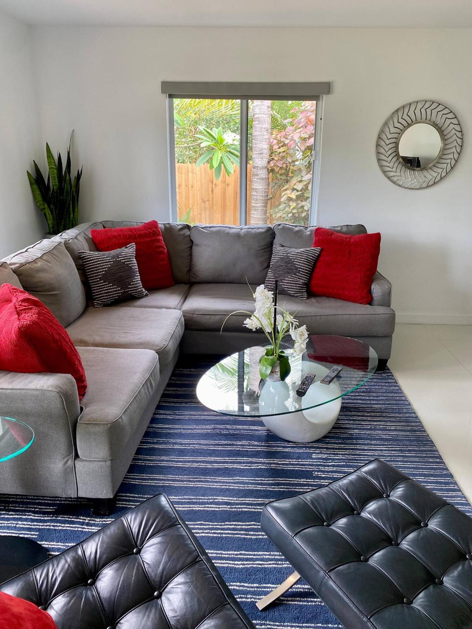 Chic Lauderdale Getaway W/private Heated Pool Holiday home