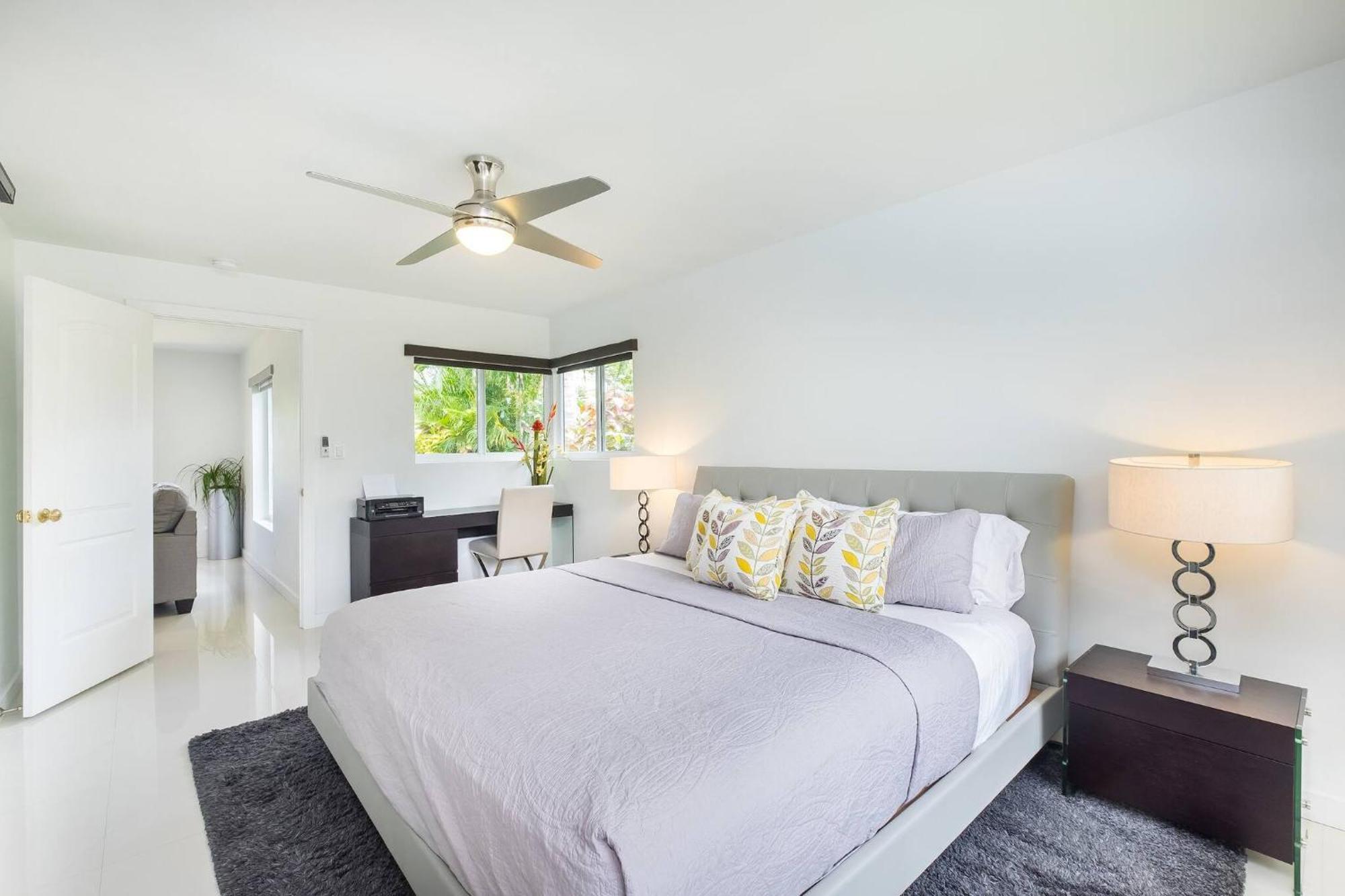 Chic Lauderdale Getaway W/private Heated Pool Holiday home *