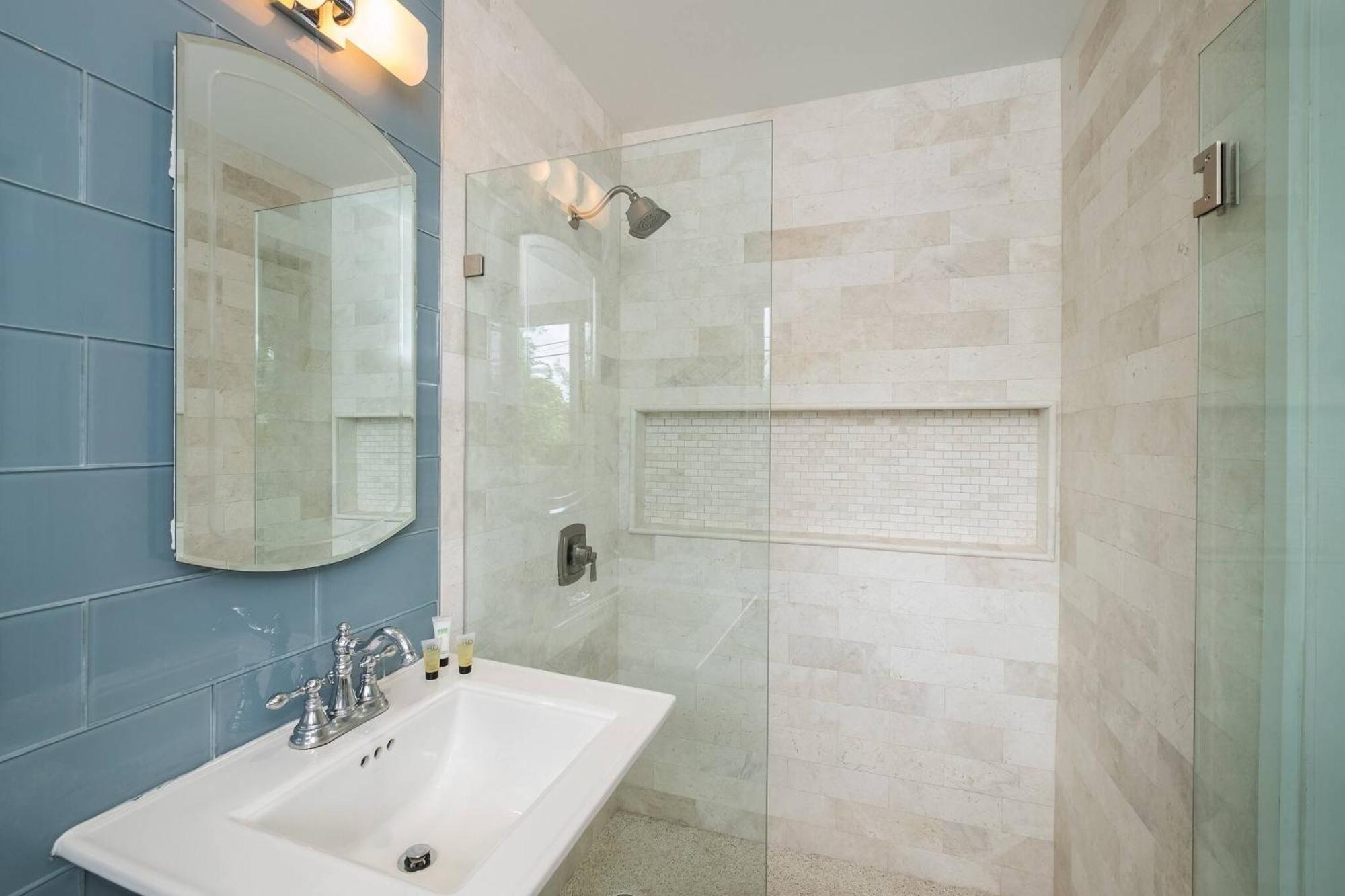 Chic Lauderdale Getaway W/private Heated Pool Holiday home Fort Lauderdale