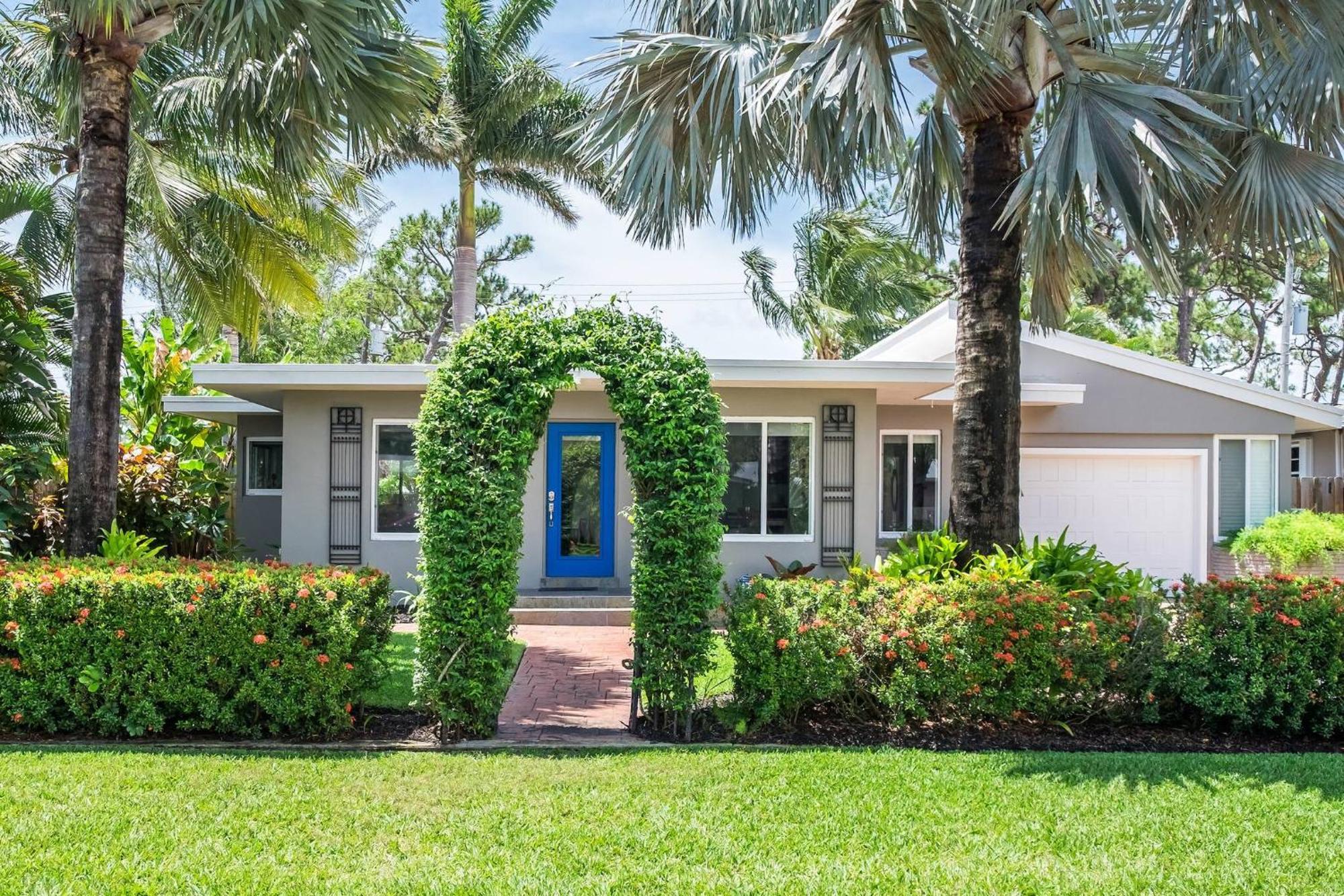 Chic Lauderdale Getaway W/private Heated Pool Holiday home *