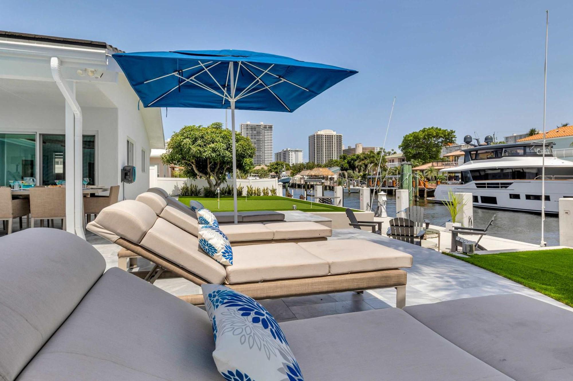 Azul Coastal Oasis 5 Min Walk To And Waterfront Holiday home *
