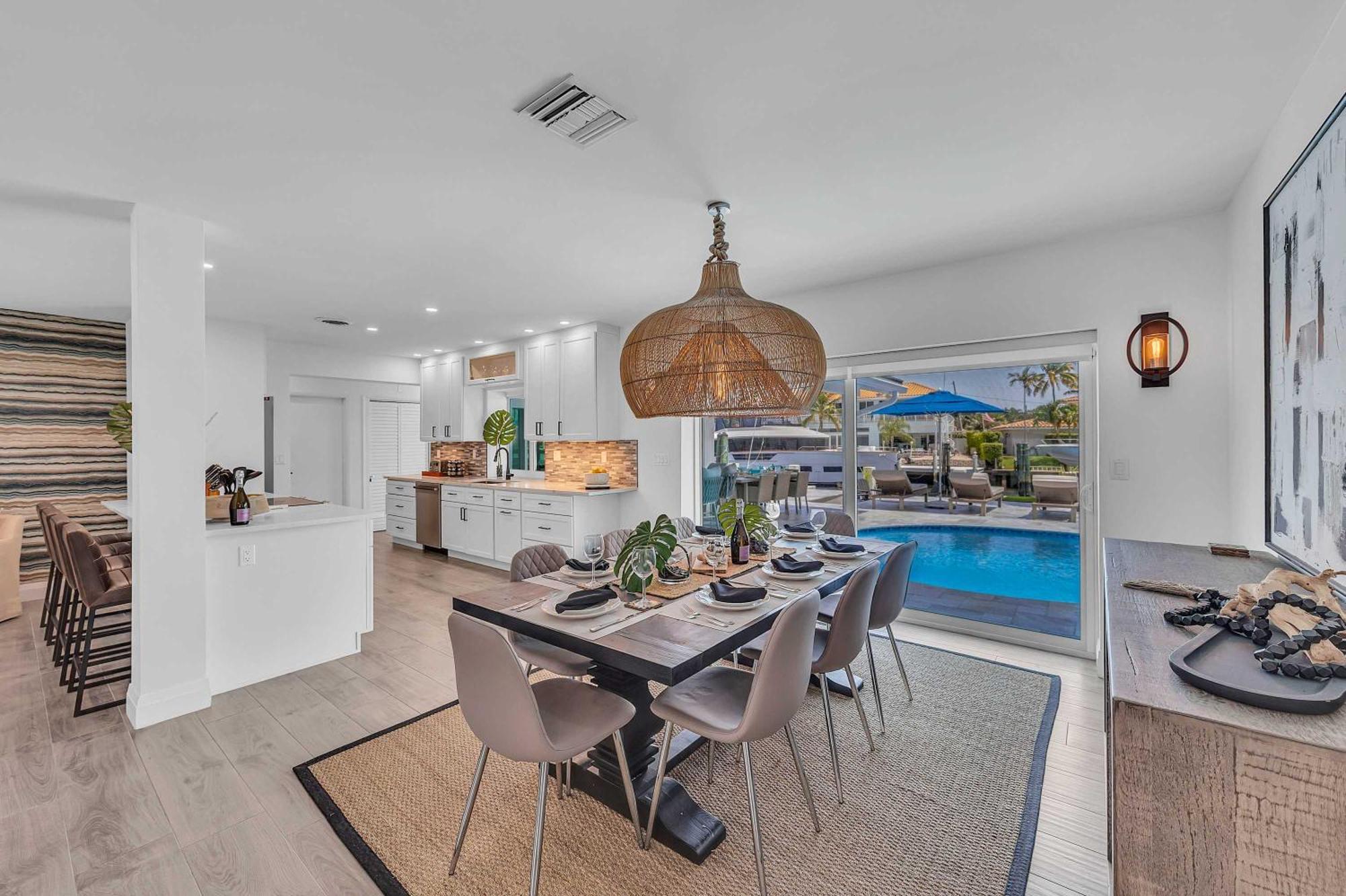 Azul Coastal Oasis 5 Min Walk To And Waterfront Holiday home