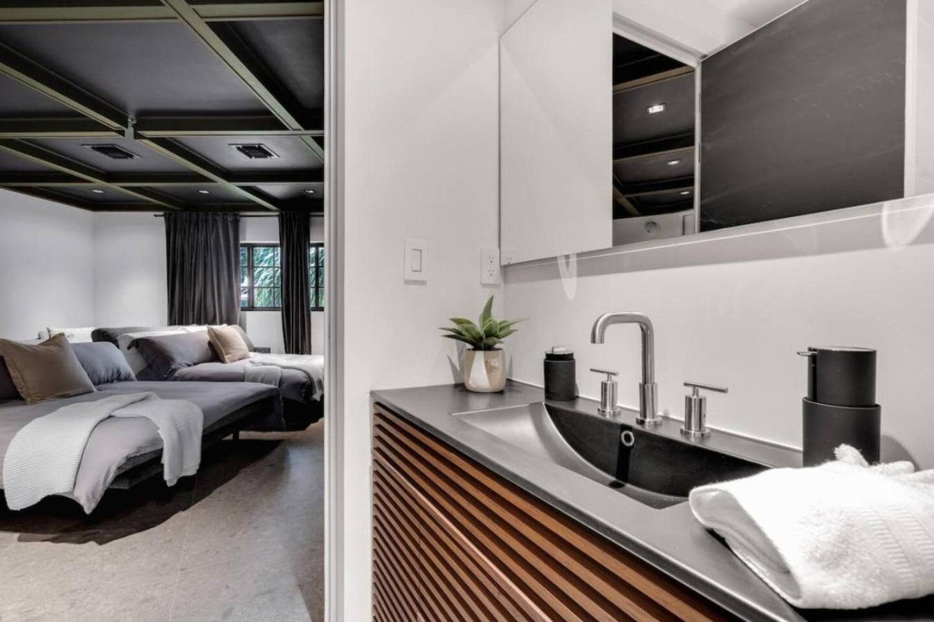 2500 Waterfront House W Pool And Gym A Cinema And Wifi