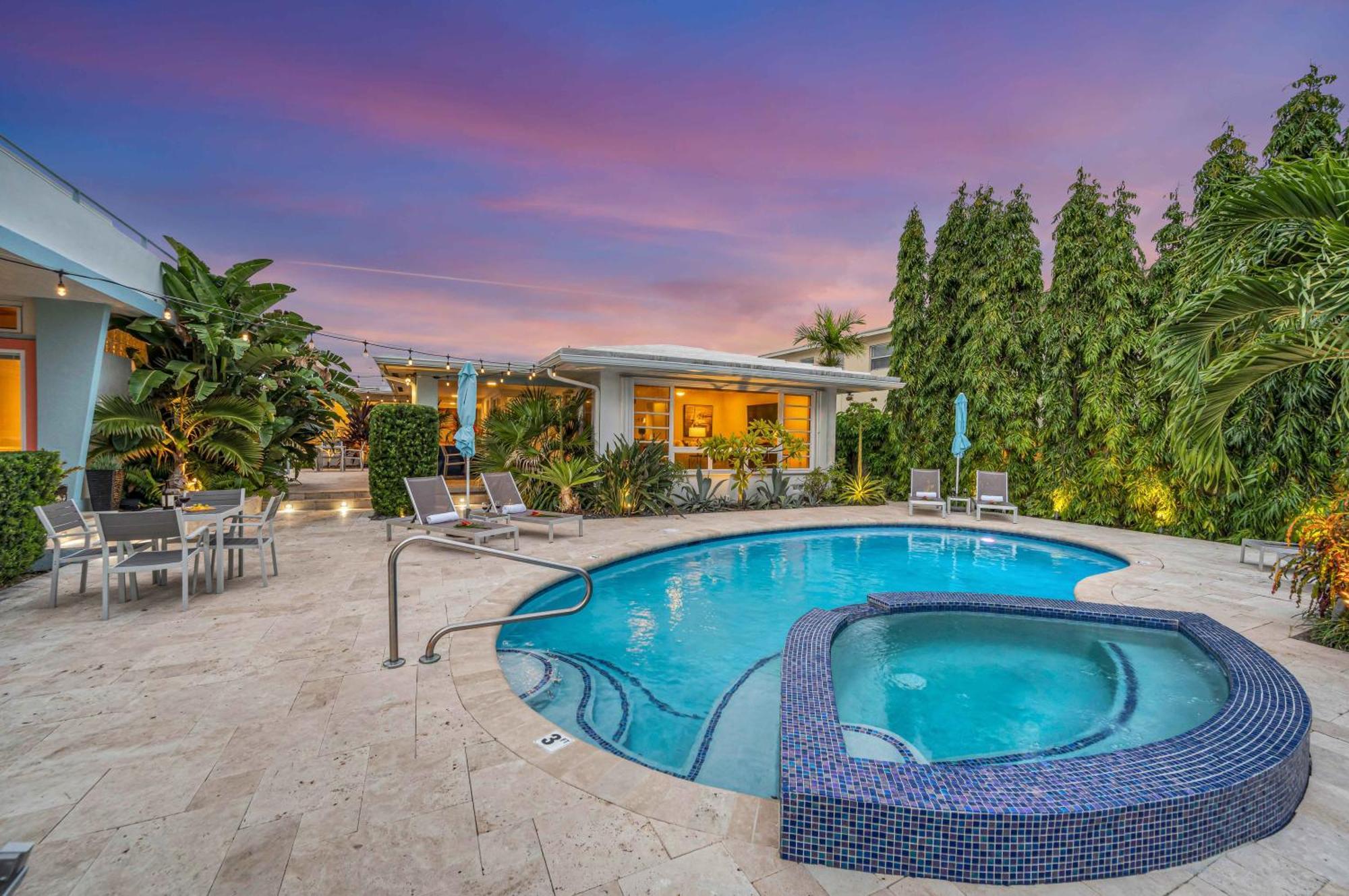 Holiday home Secluded Retreat Heated Pool Dock Access Quiet Neighborhood Saltaire Key Resldences Fort Lauderdale