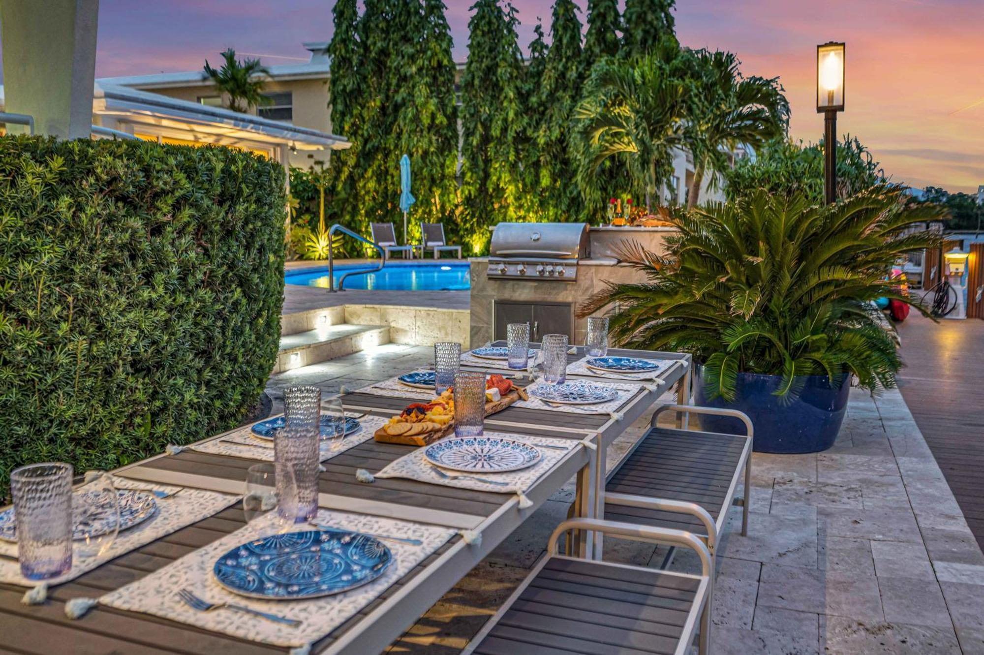 One-bedroom Heated Pool Dock Access Quiet Neighborhood Saltaire Two Resldences Apartment Fort Lauderdale