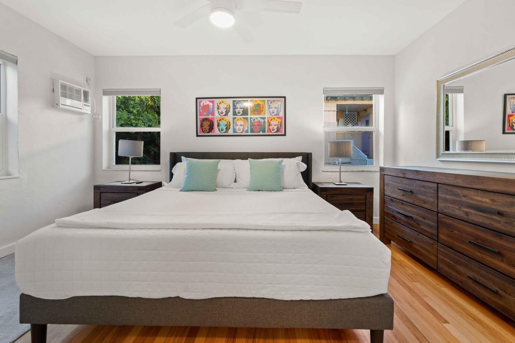 By The King Bed Lush Patio W Bbq Breakers Key Six H0mes * Fort Lauderdale