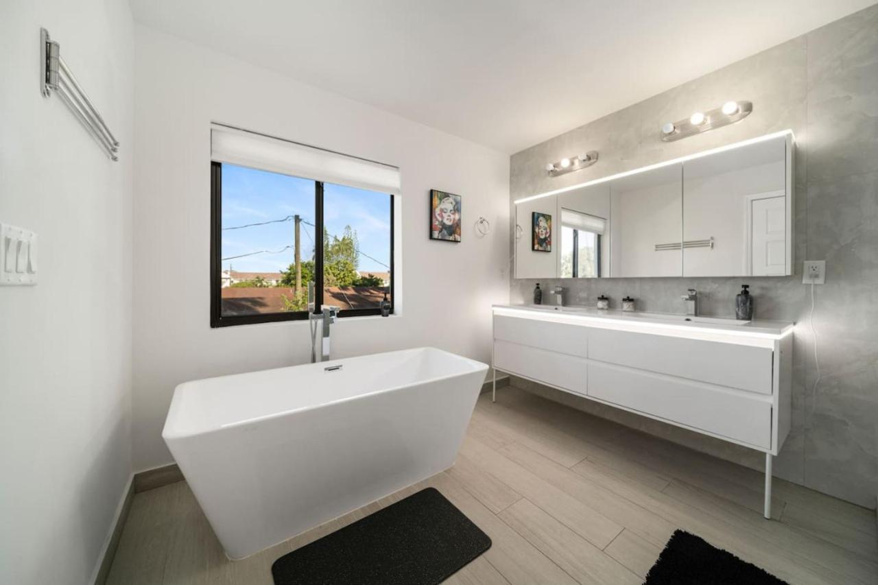 Modern Rocknhome Near Hard Rock And Lauderdale Airport