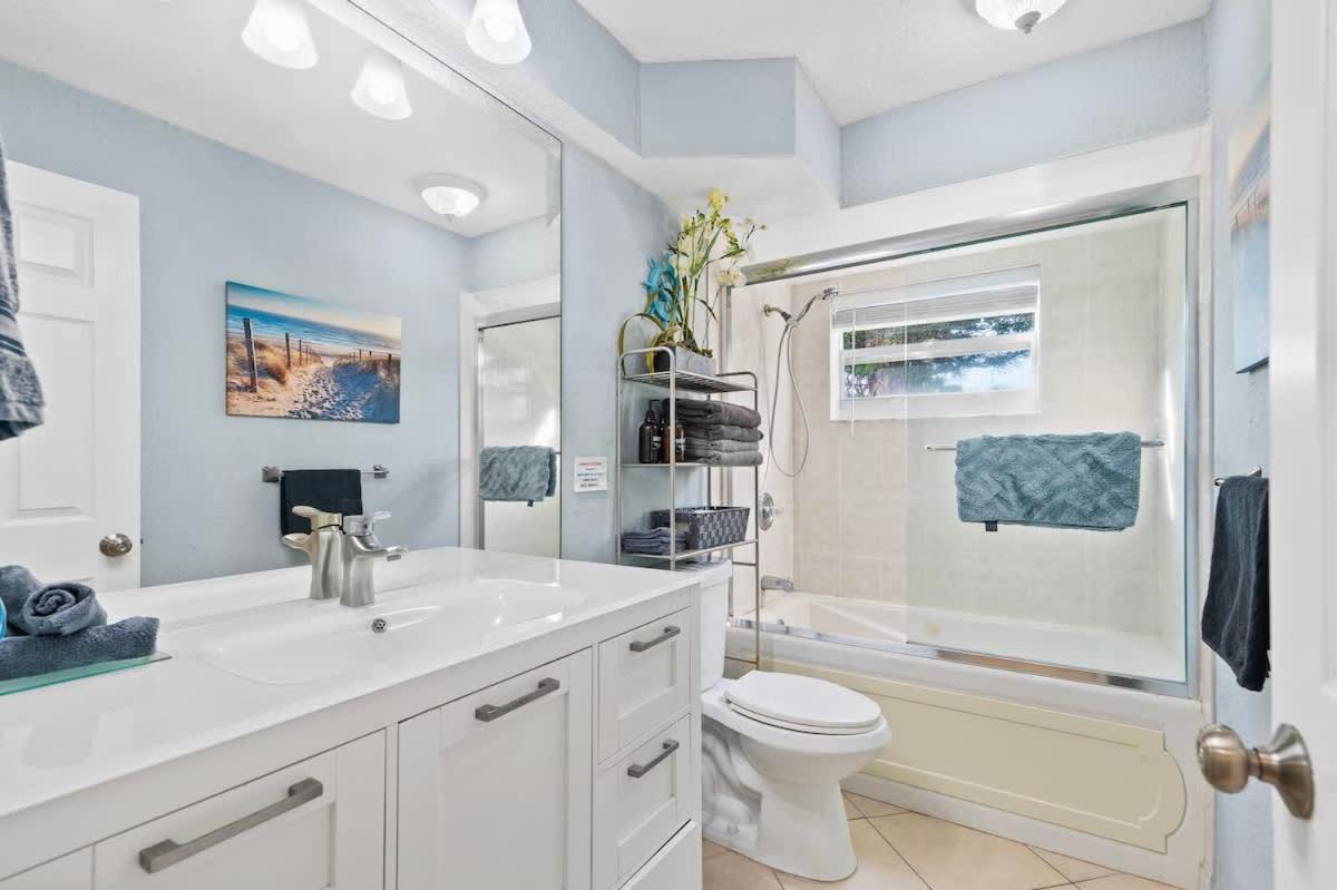 Beachside & Olas Getaway With Pool Fort Lauderdale