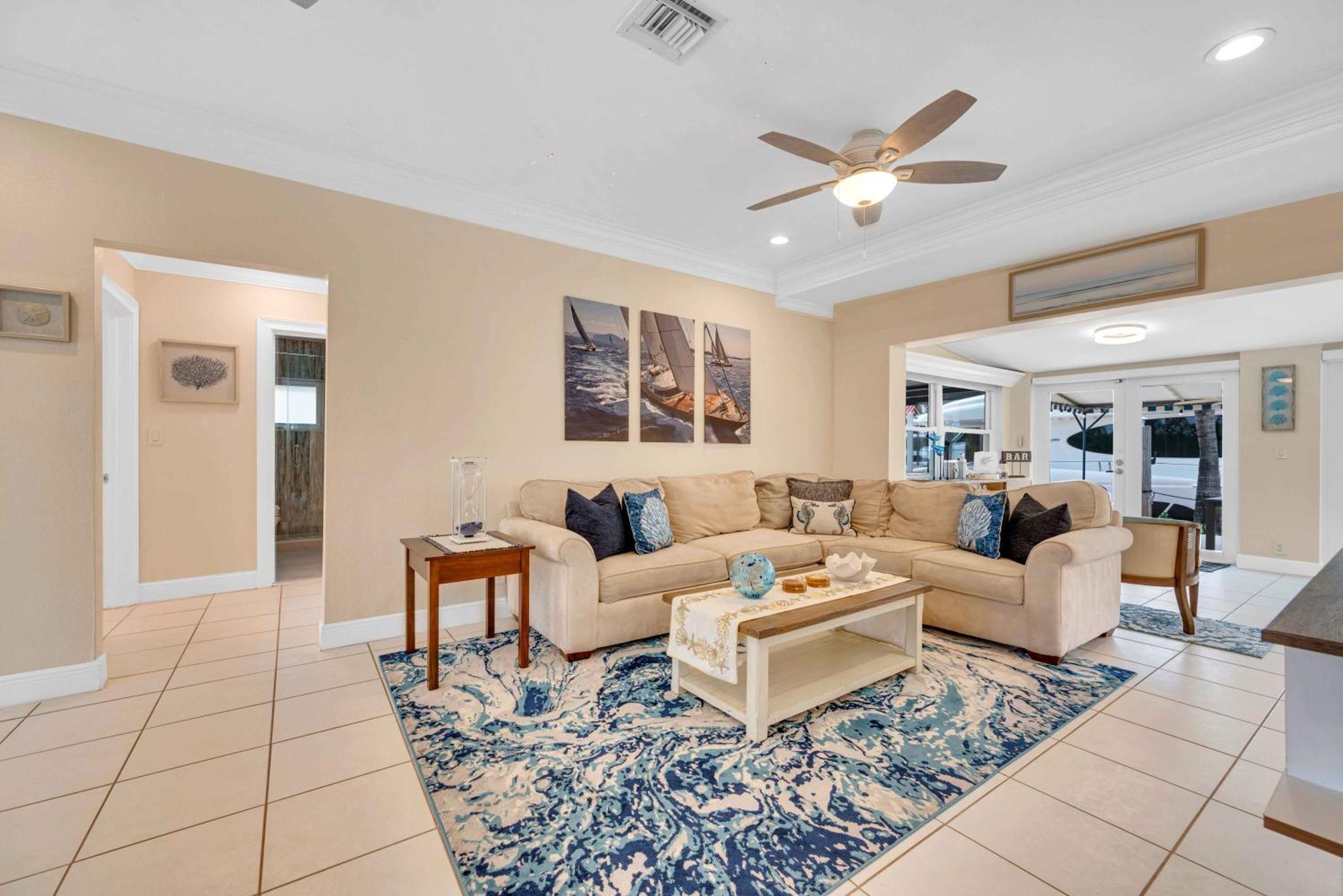 Centrally Located Heated Pool Riverside View Access Citrus Key H0mes Holiday home