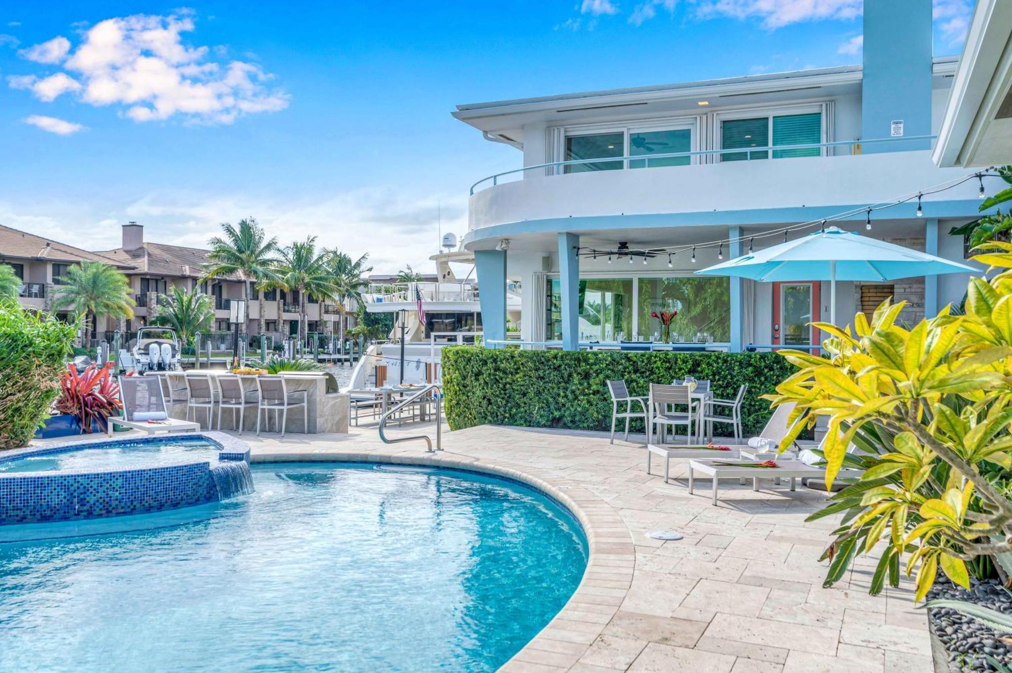Secluded Retreat Heated Pool Dock Access Quiet Neighborhood Saltaire Key Resldences Holiday home *