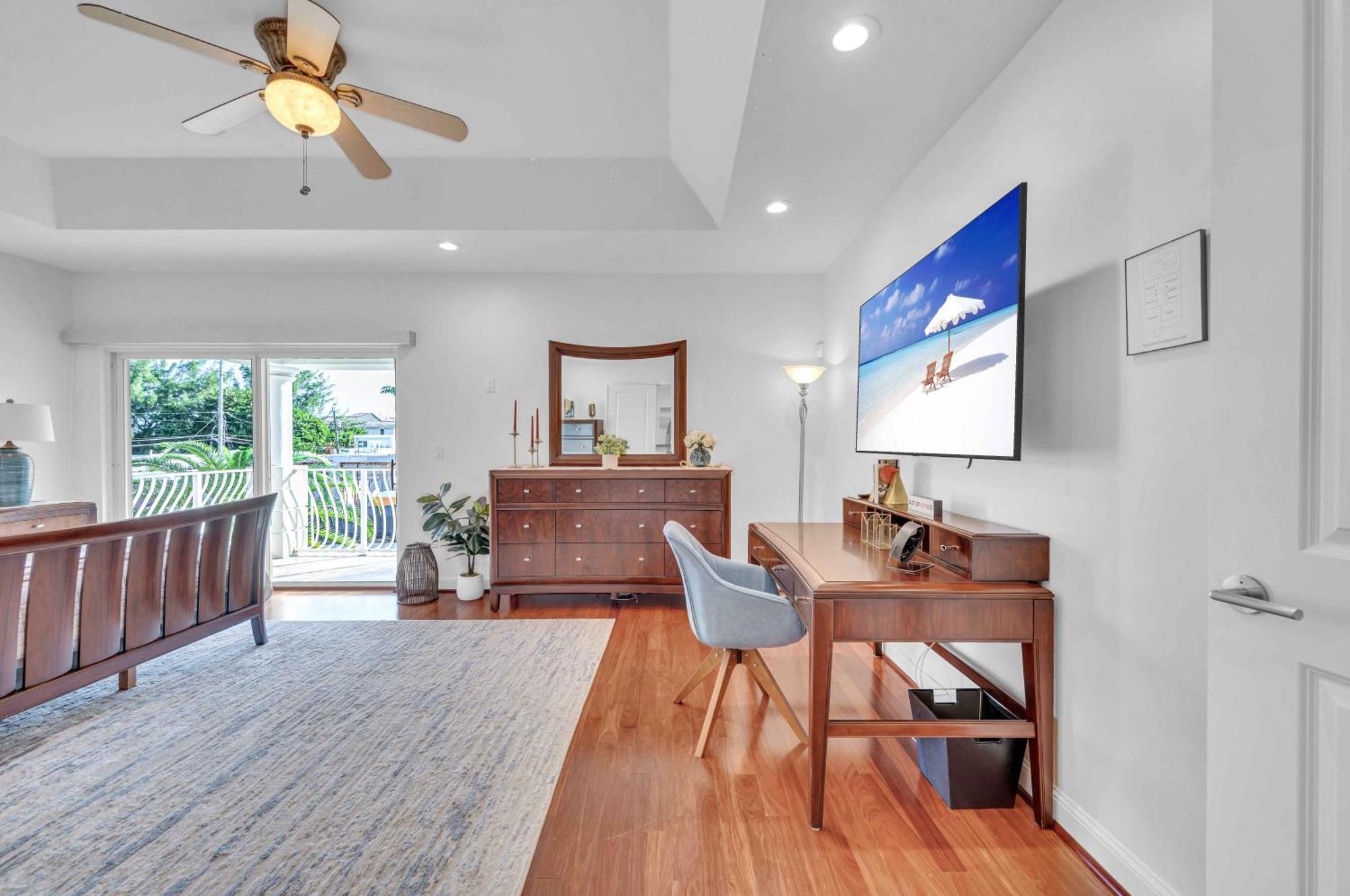 Time Steps To With Heated Pool And Game Roomsun Key Resldences *