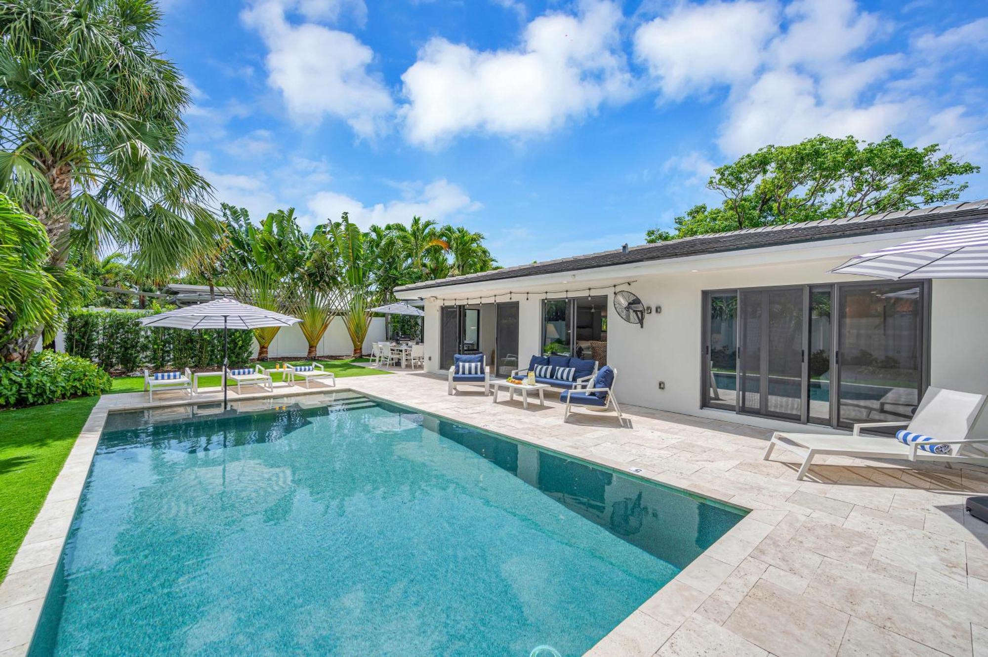 Coastal Style Haven Proximity Heated Pool Tranquility Manatee Ranch Key Resldences *