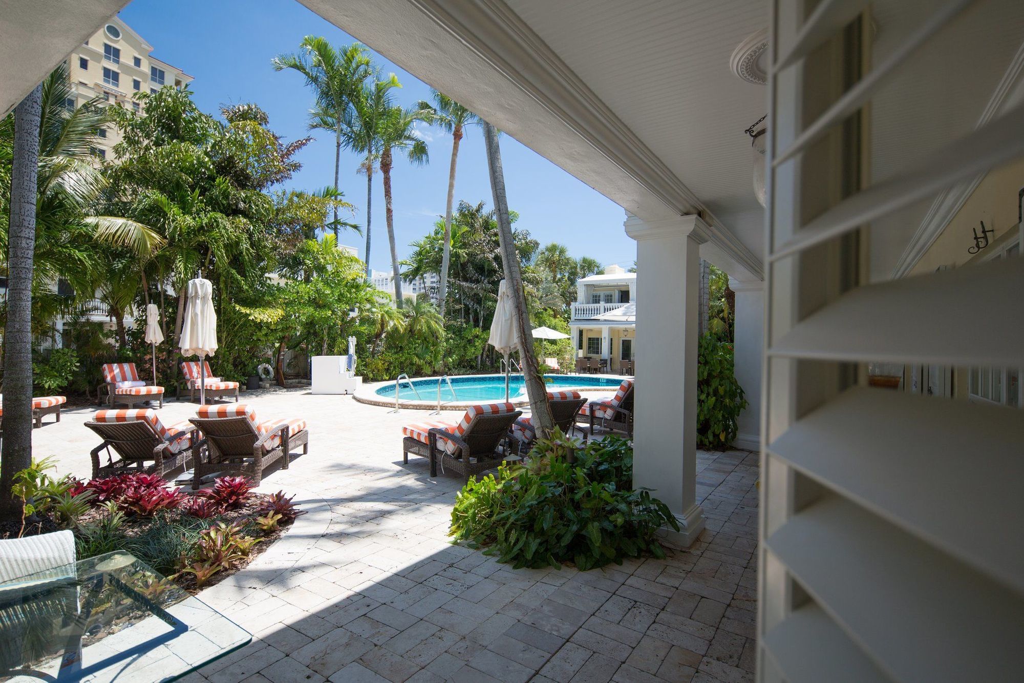 The Pillars & Club 4*