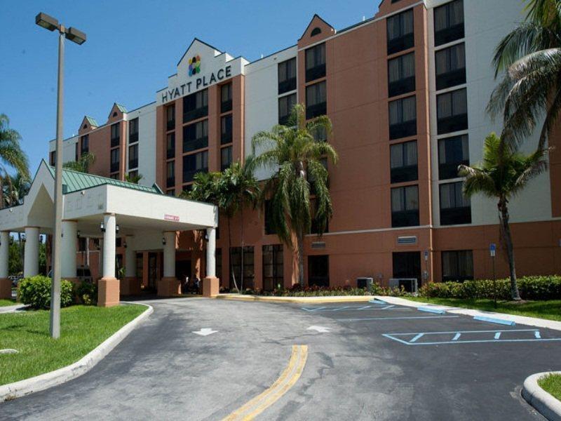 Hyatt Place Lauderdale Cruise Port & Convention Center 3*