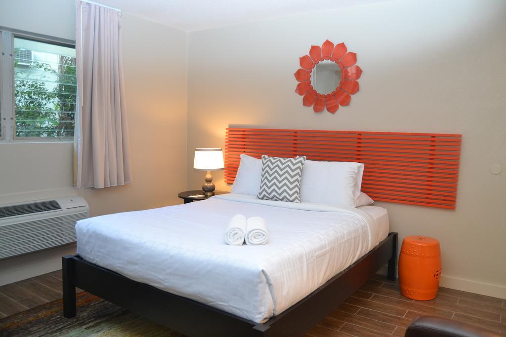 Hotel Lush Royale - All Male Gay A North Beach Village Fort Lauderdale