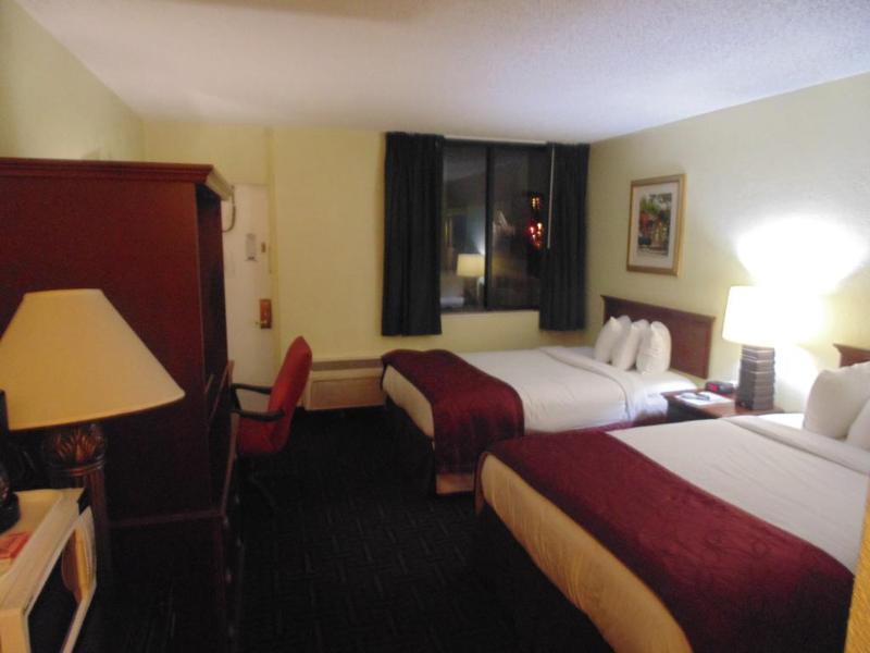 Travelodge By Wyndham Lauderdale Hotel