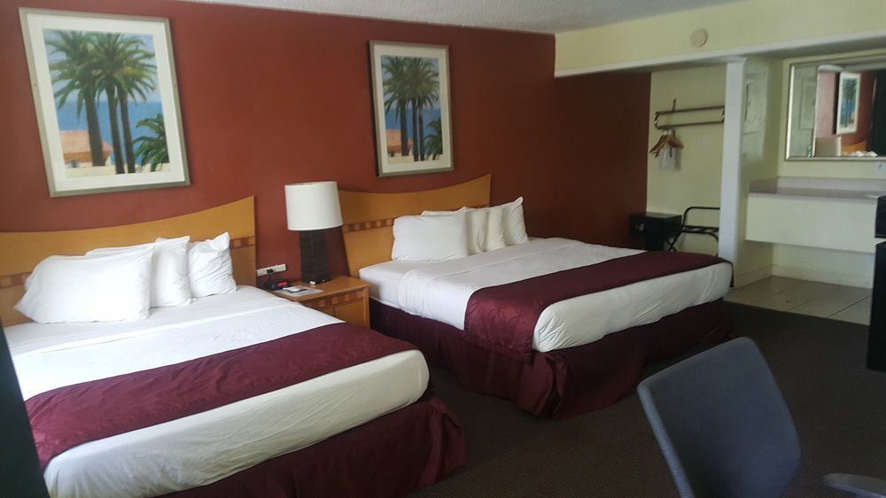 Hotel Travelodge By Wyndham Lauderdale 3*
