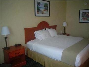 Express Lauderdale Cruise-airport By Ihg Resort