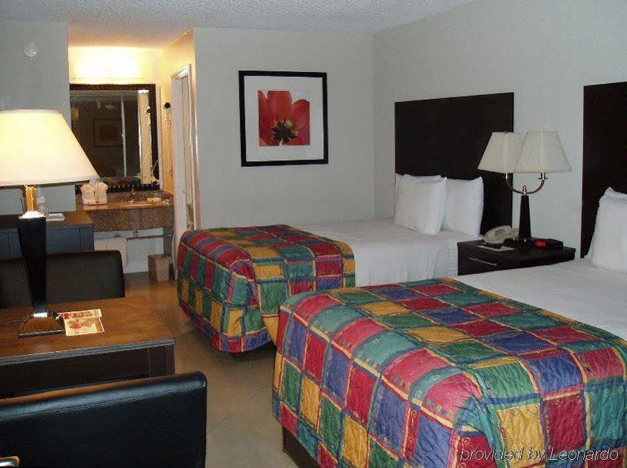 Red Carpet Airport Lauderdale Hotel 2*