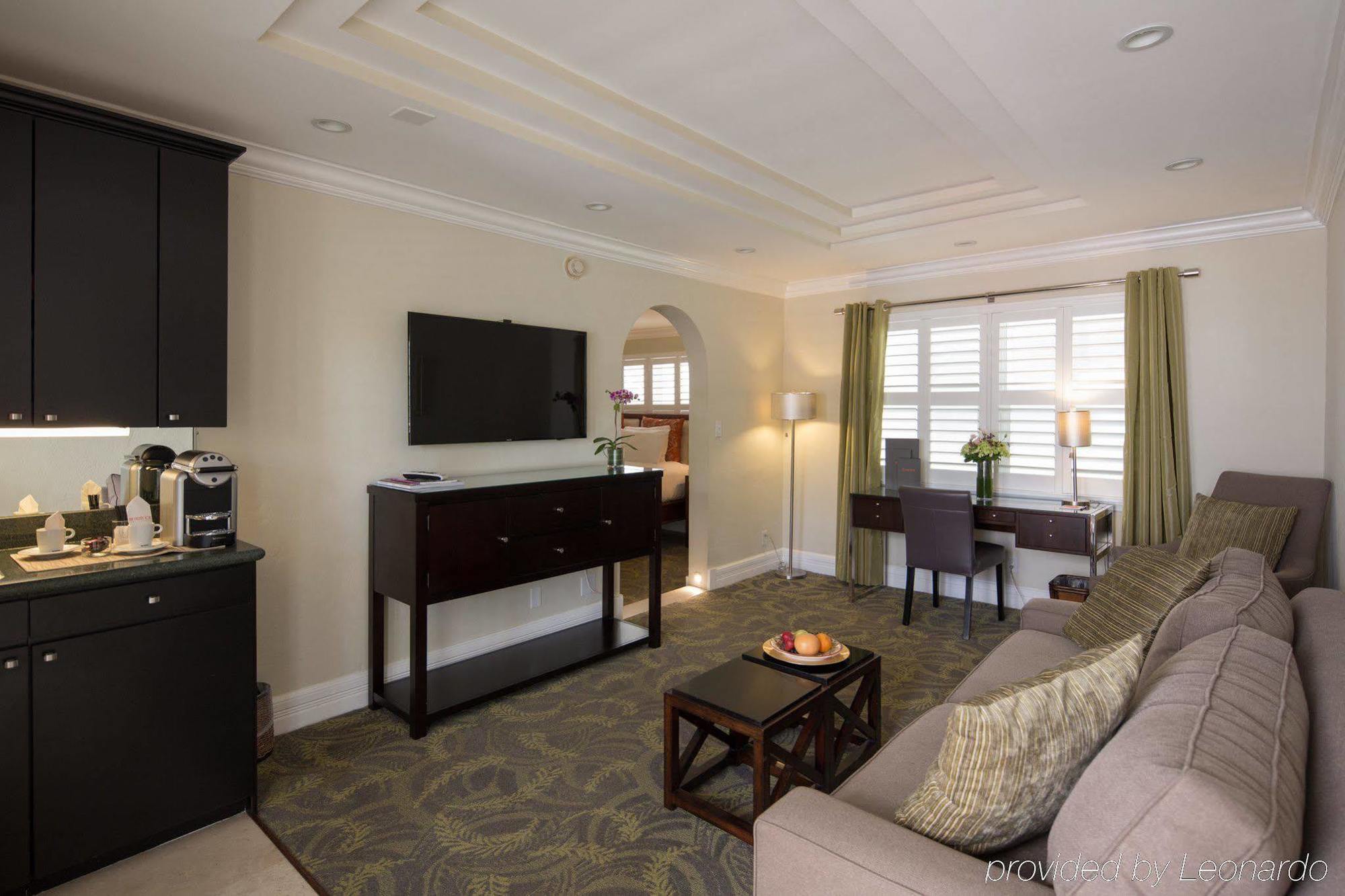 The Pillars & Club Hotel 4*