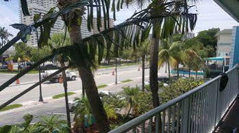 Travelodge By Wyndham Lauderdale Hotel
