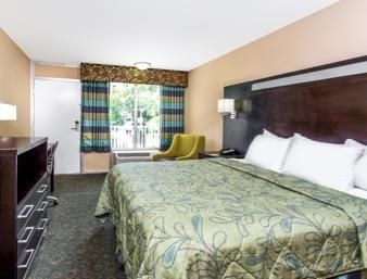 Days By Wyndham Lauderdale Airport Cruise Port Hotel
