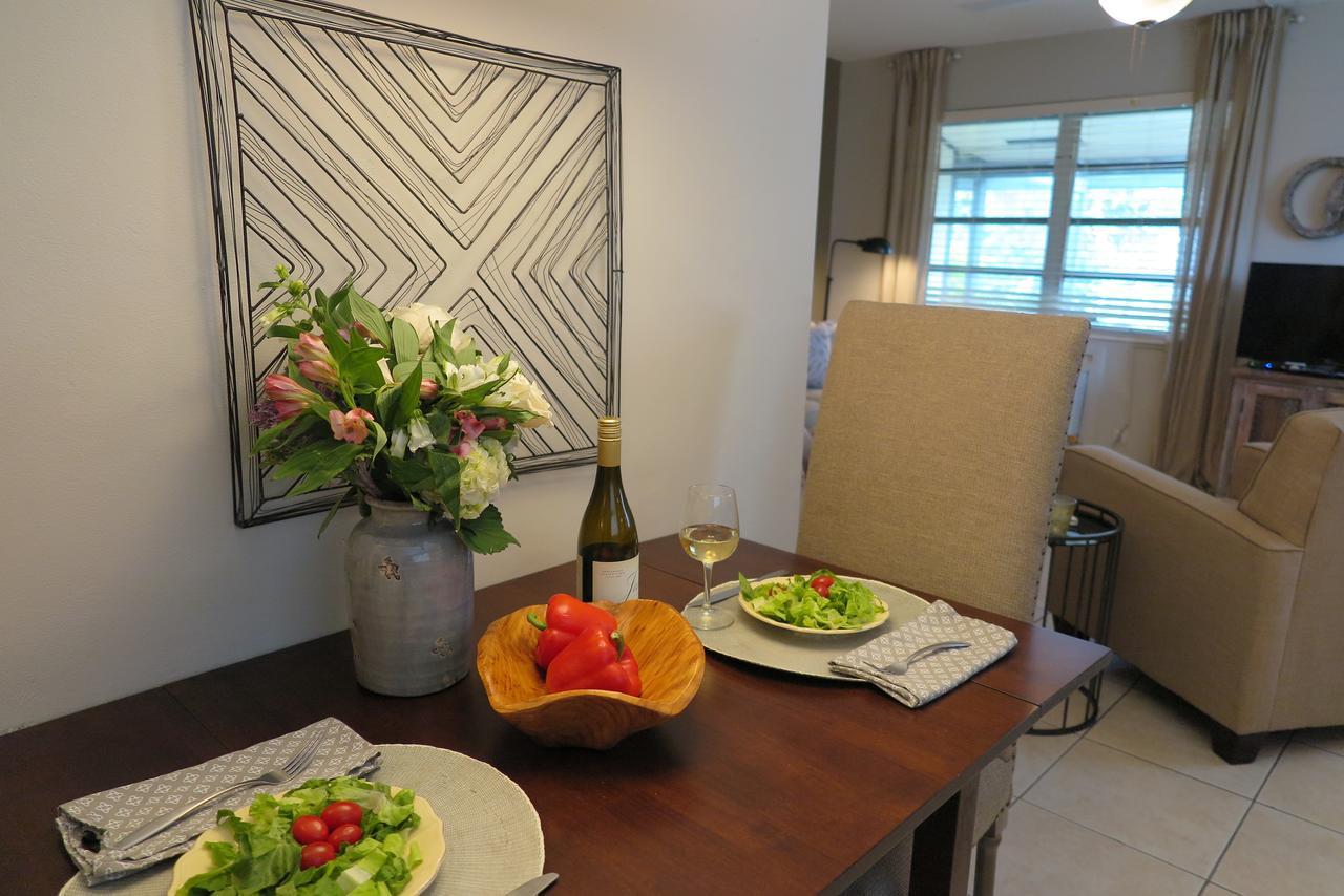 Four Wilton Flats One Bedroom Private Pool Apartment