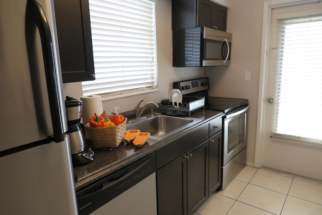 Four Wilton Flats One Bedroom Private Pool *