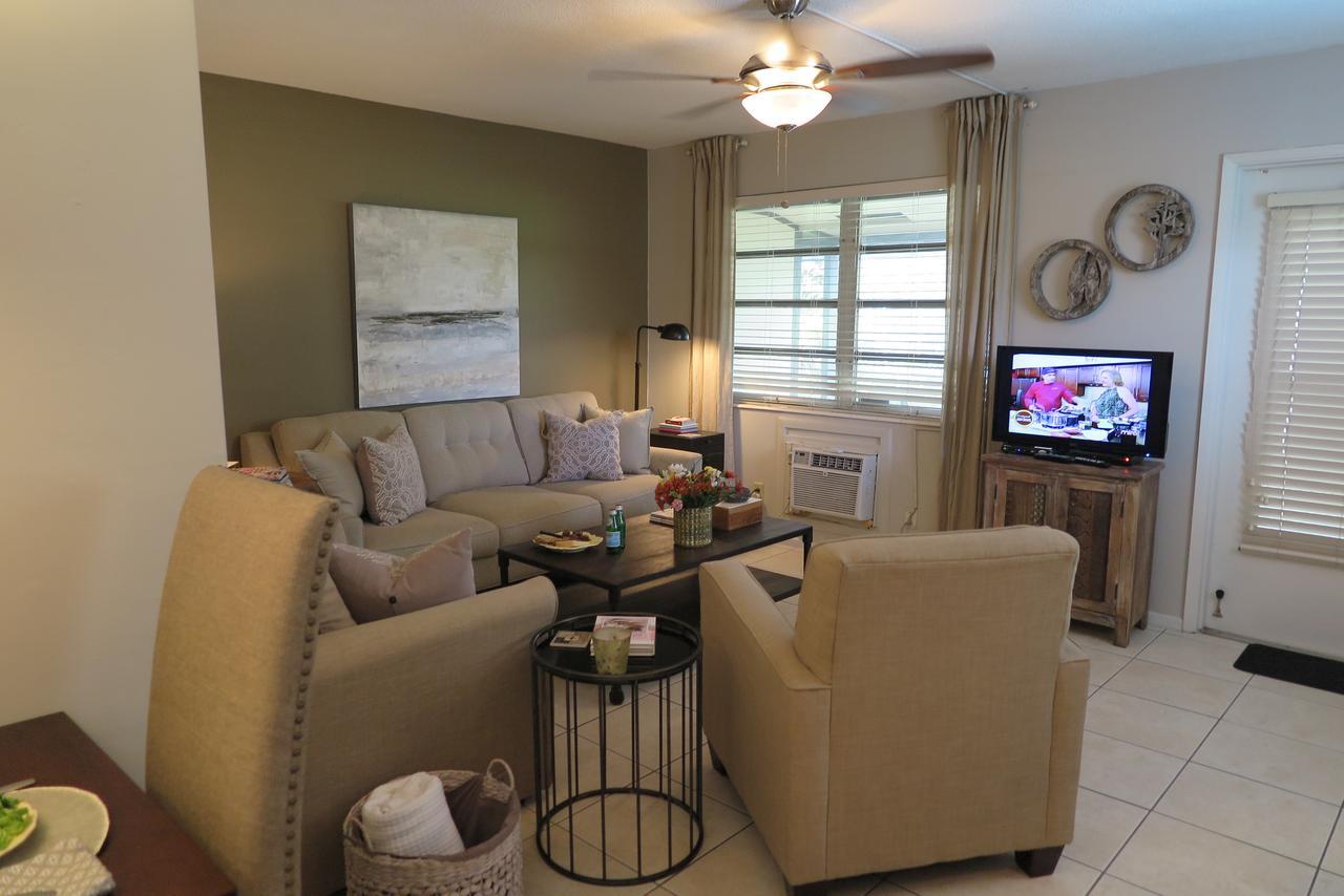 Four Wilton Flats One Bedroom Private Pool *