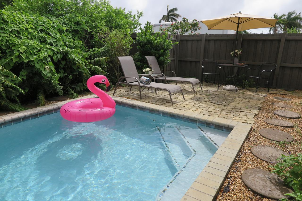 Four Wilton Flats One Bedroom Private Pool Apartment