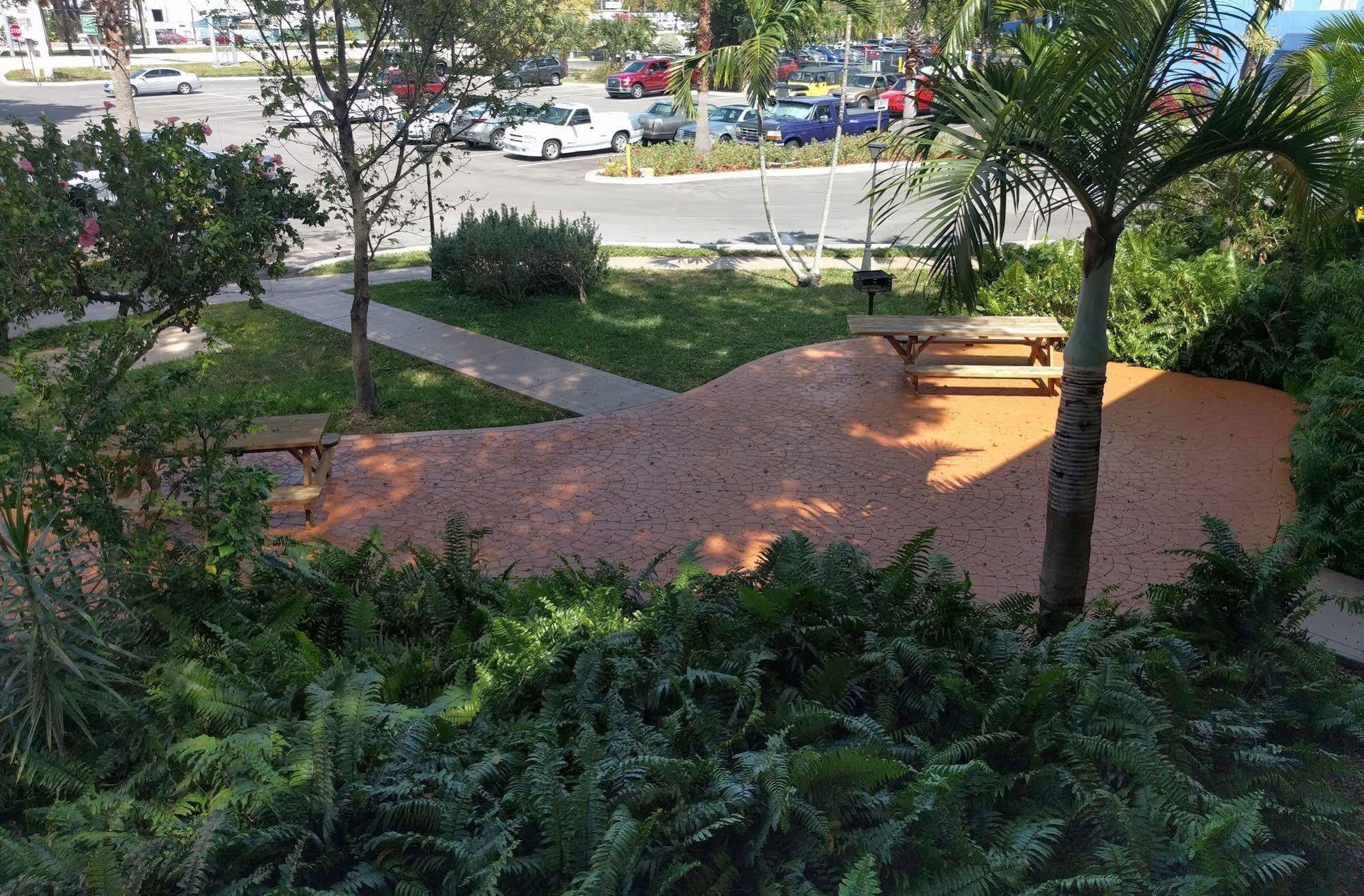 Hotel Red Carpet Airport Lauderdale