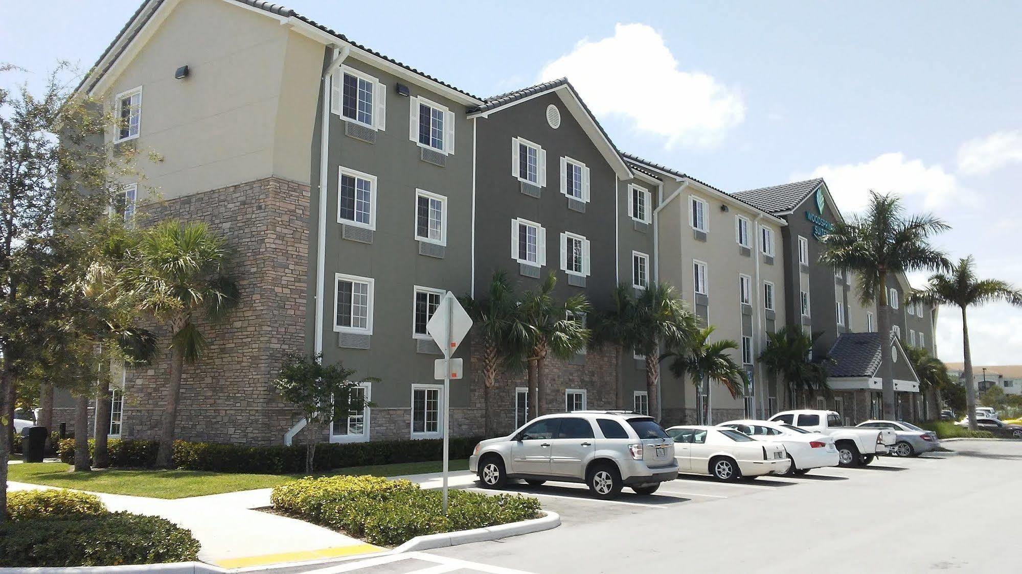 Extended America Select - Lauderdale - Airport - West