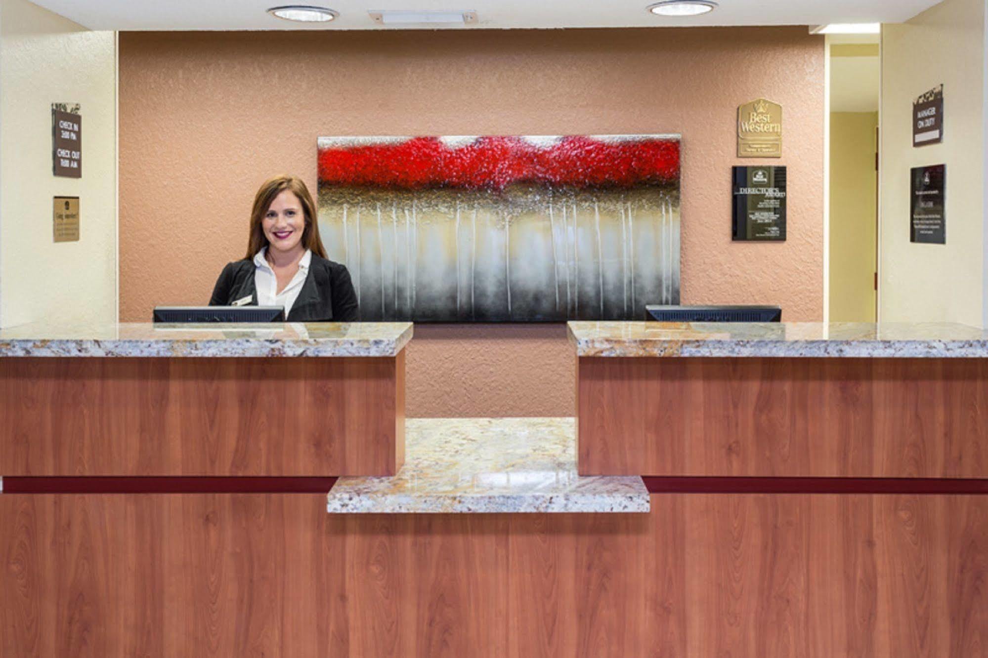 Motel Best Western Airport Cruise Port