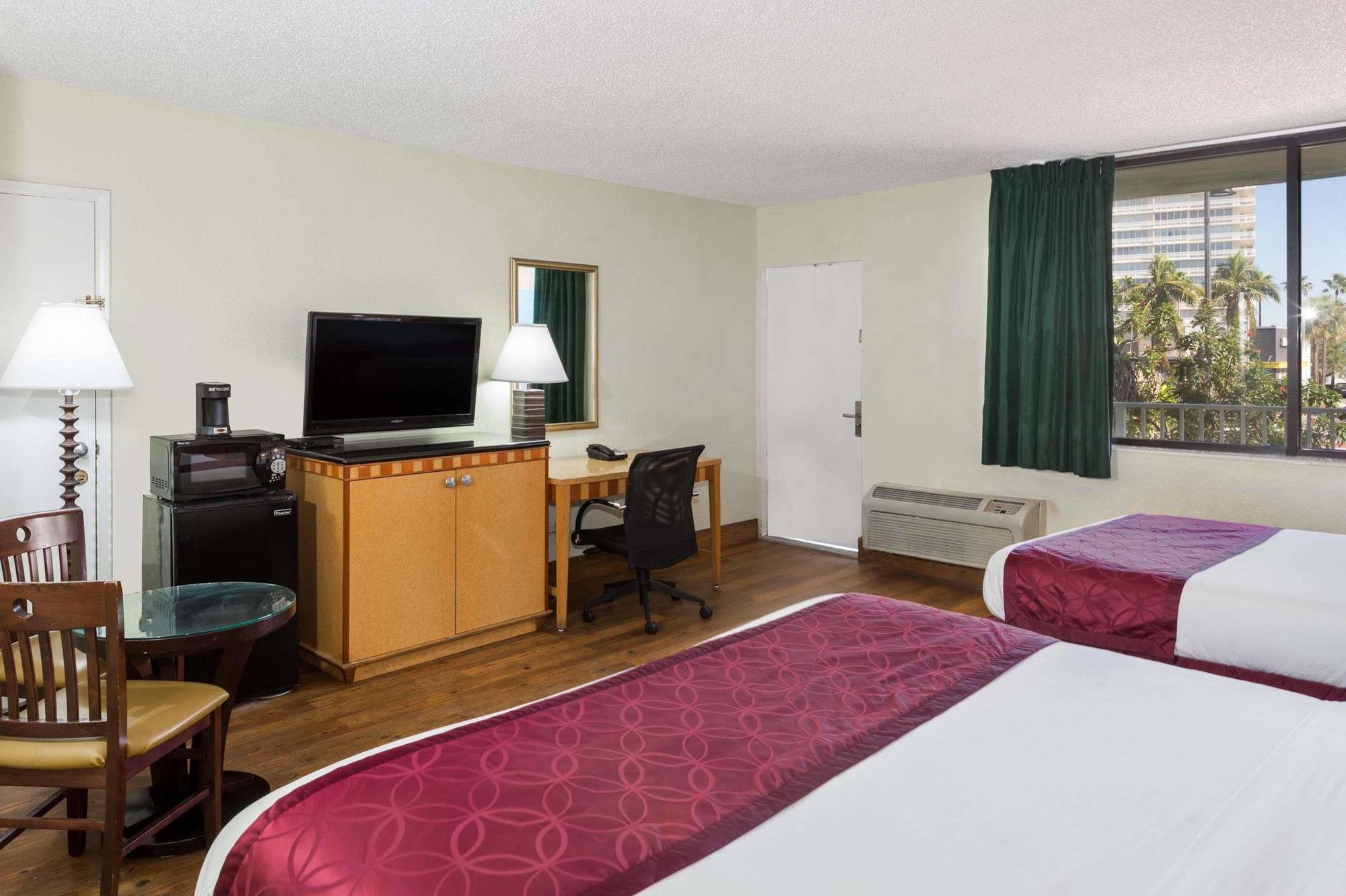 Travelodge By Wyndham Lauderdale Fort Lauderdale
