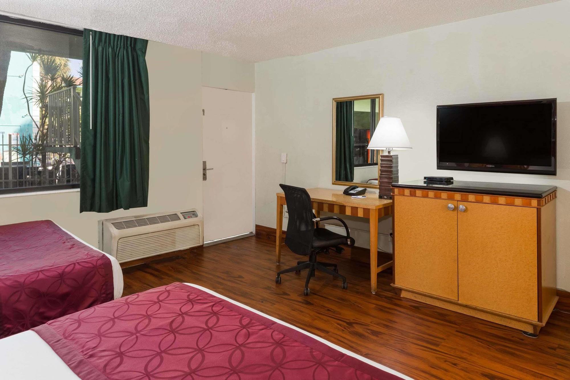 Travelodge By Wyndham Lauderdale Hotel 3*