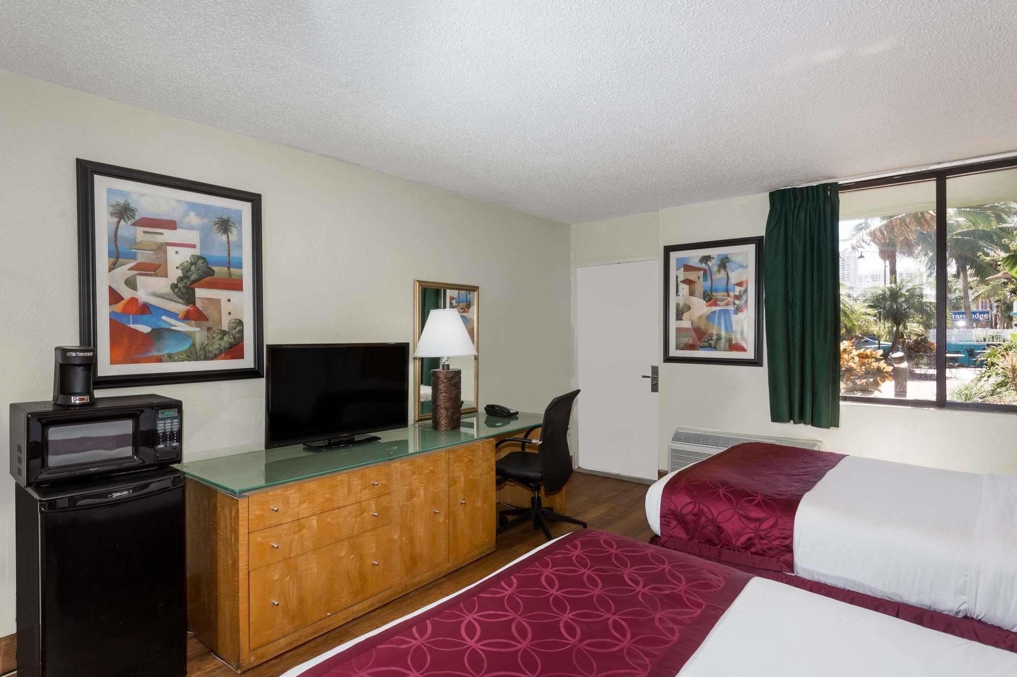 Hotel Travelodge By Wyndham Lauderdale 3*