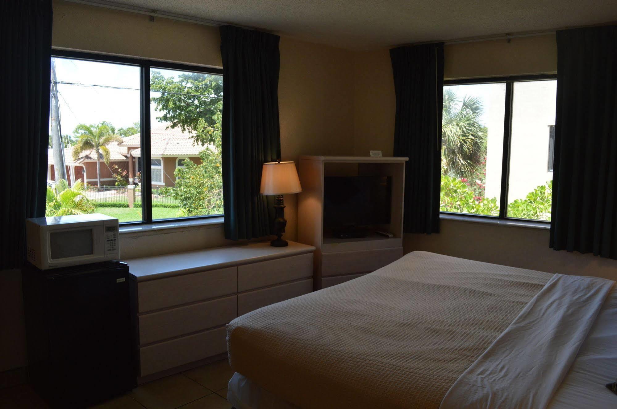 Ft. Lauderdale Hotel 3*