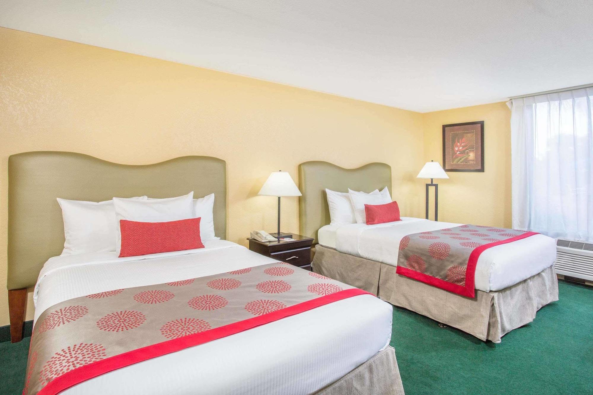 Plaza Lauderdale 2*