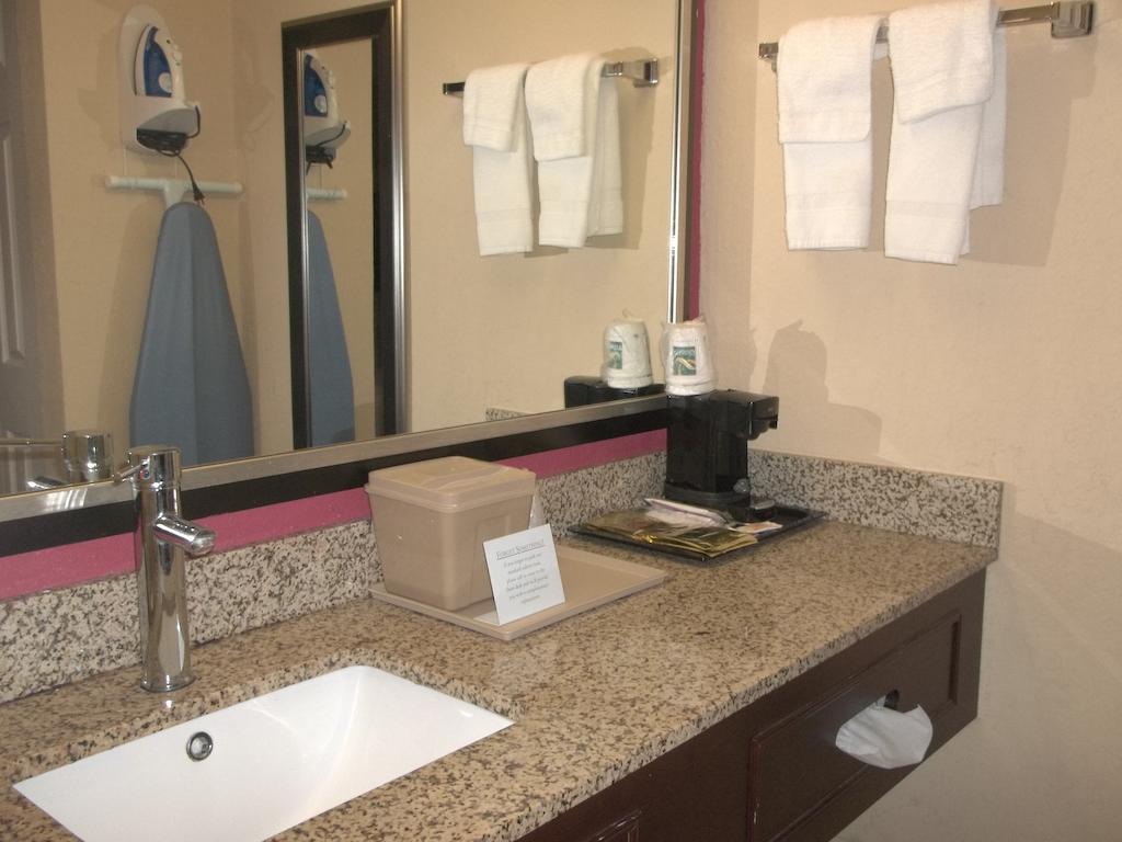 Hotel Days By Wyndham Lauderdale Airport Cruise Port