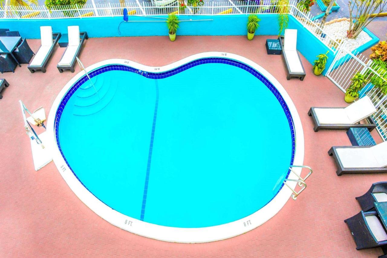 Hotel Travelodge By Wyndham Lauderdale 3*