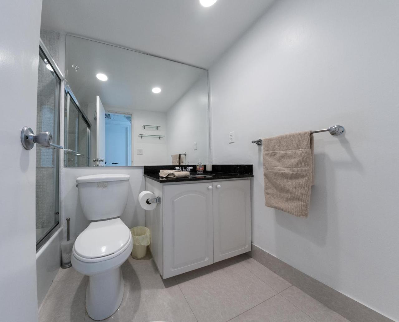 Apartment Tides Hollywood *