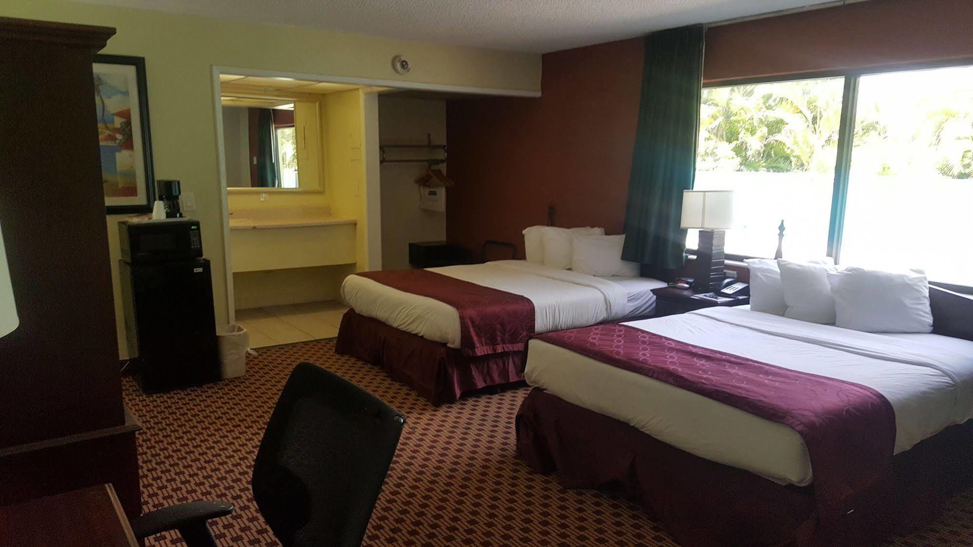 Travelodge By Wyndham Lauderdale Hotel