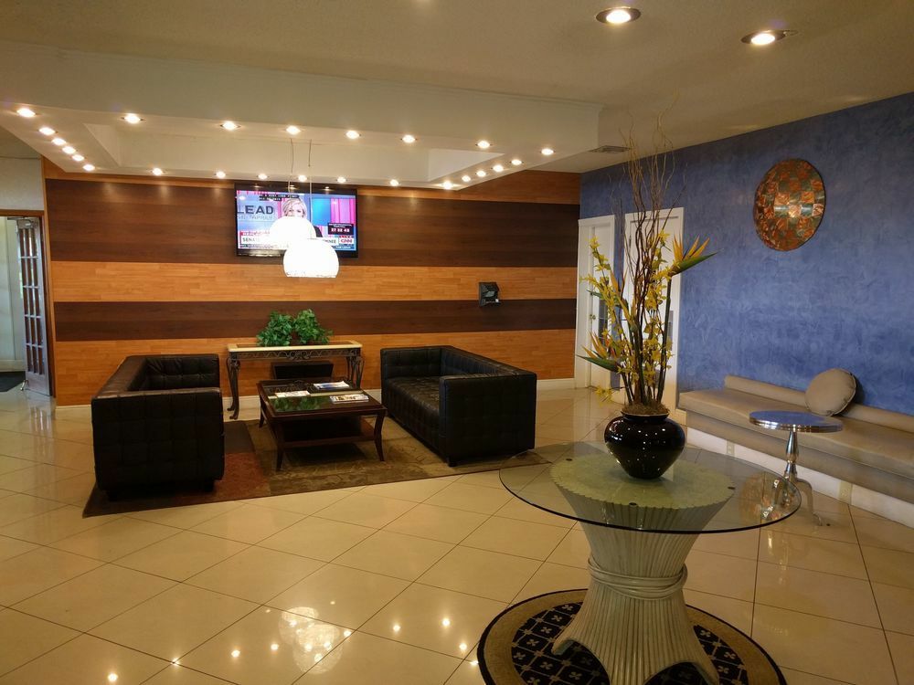 Red Carpet Airport/cruiseport Hotel