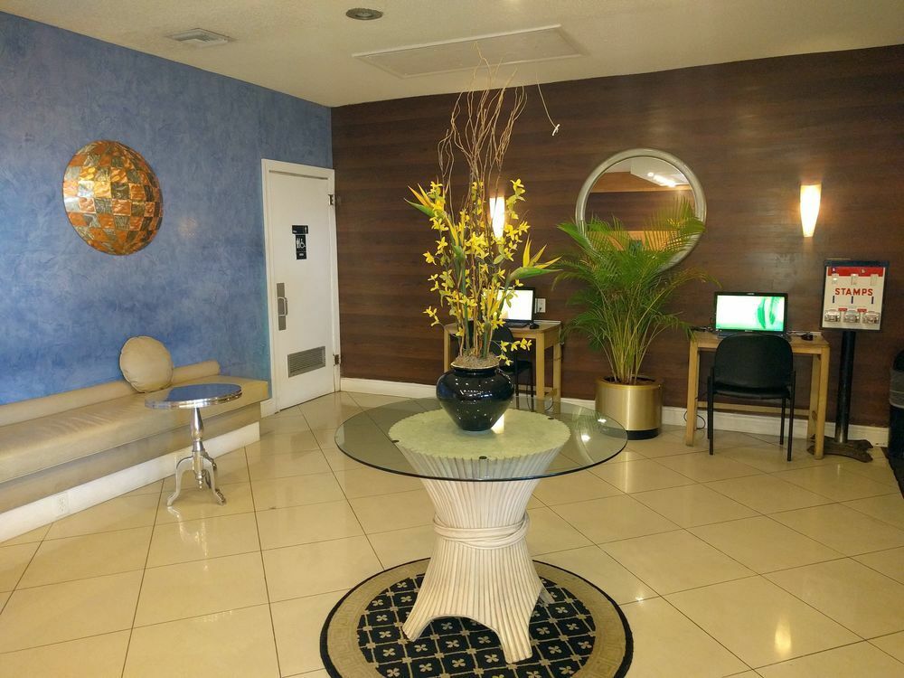 Red Carpet Airport/cruiseport Hotel Fort Lauderdale